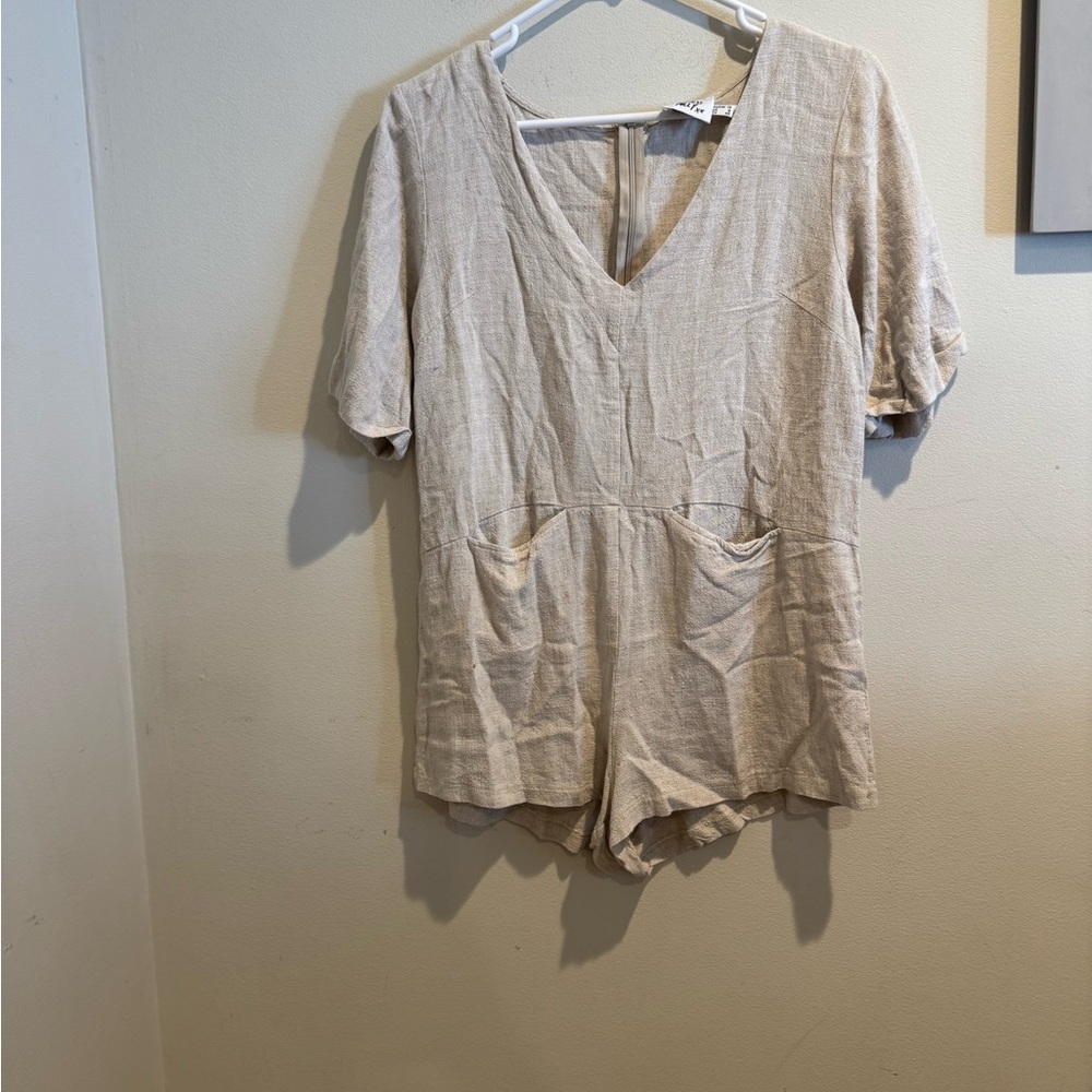 Princess‎ Polly Cream V-Neck Zara Romper US 8